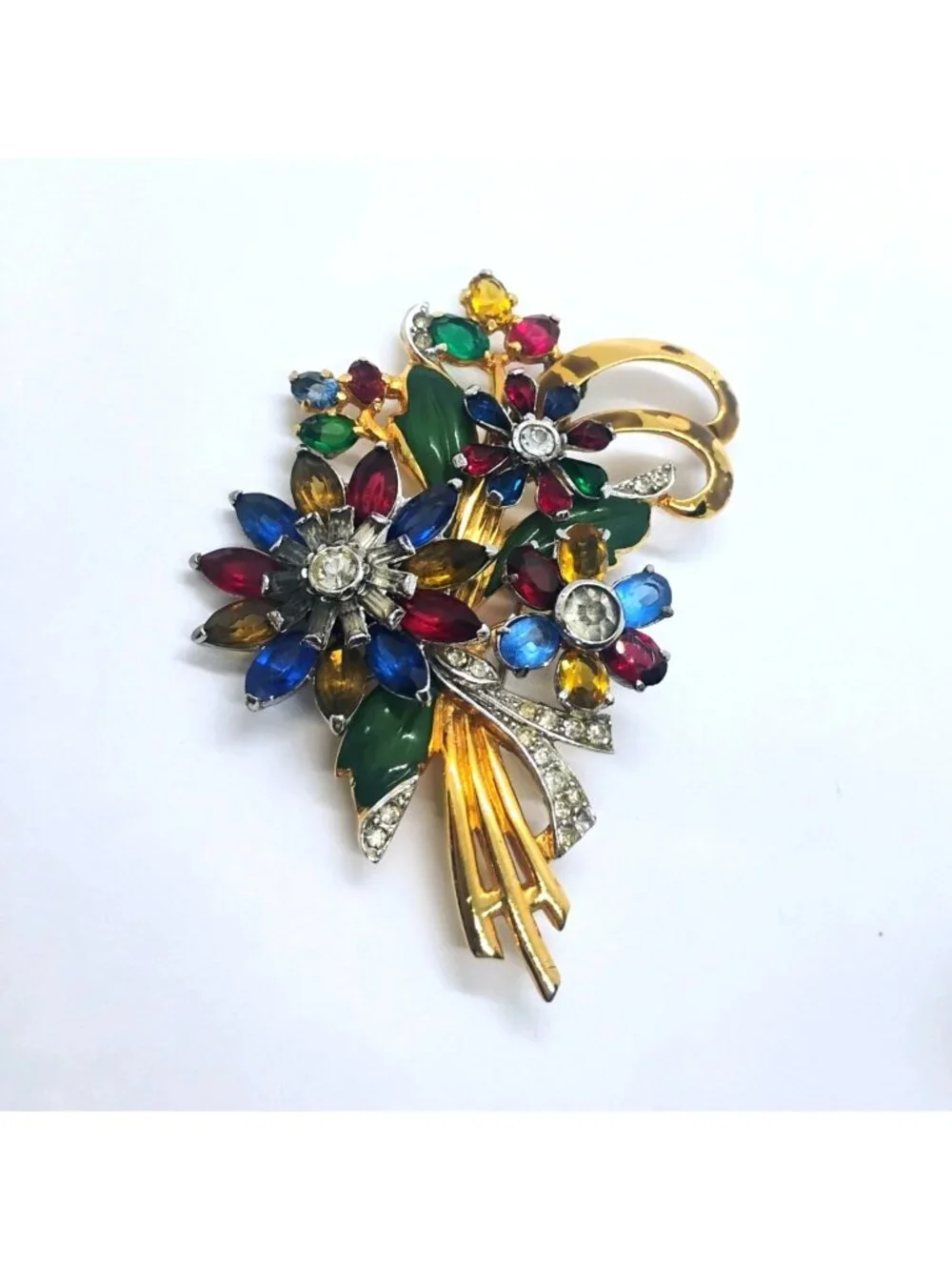 Vtg Floral Bouquet brooch w/multicolored rhinestone petals & green enamel leaves